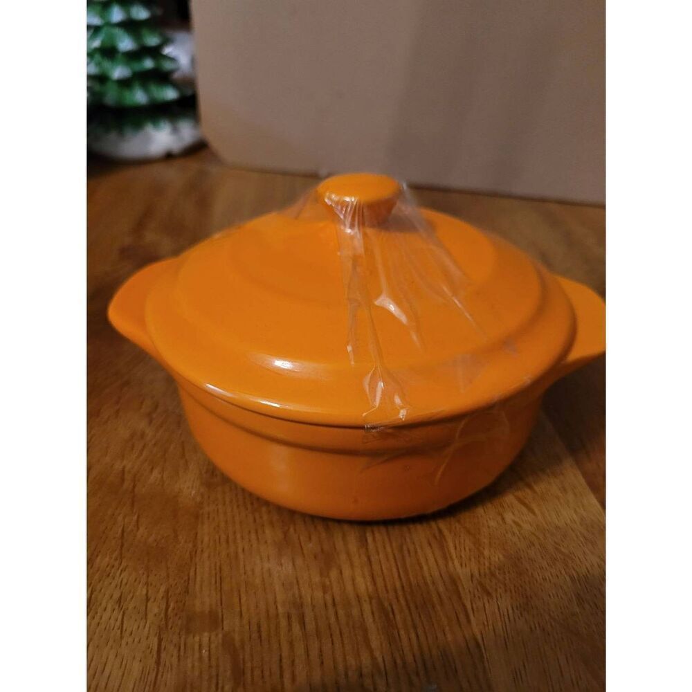 Petite Maison by Wildly Delicious Ceramic Brie Baker / with lid Nwt Orange